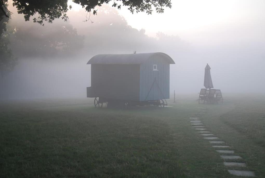 Skylark Shepherds Hut รอยัลทันบริดจ์เวลส์ ภายนอก รูปภาพ
