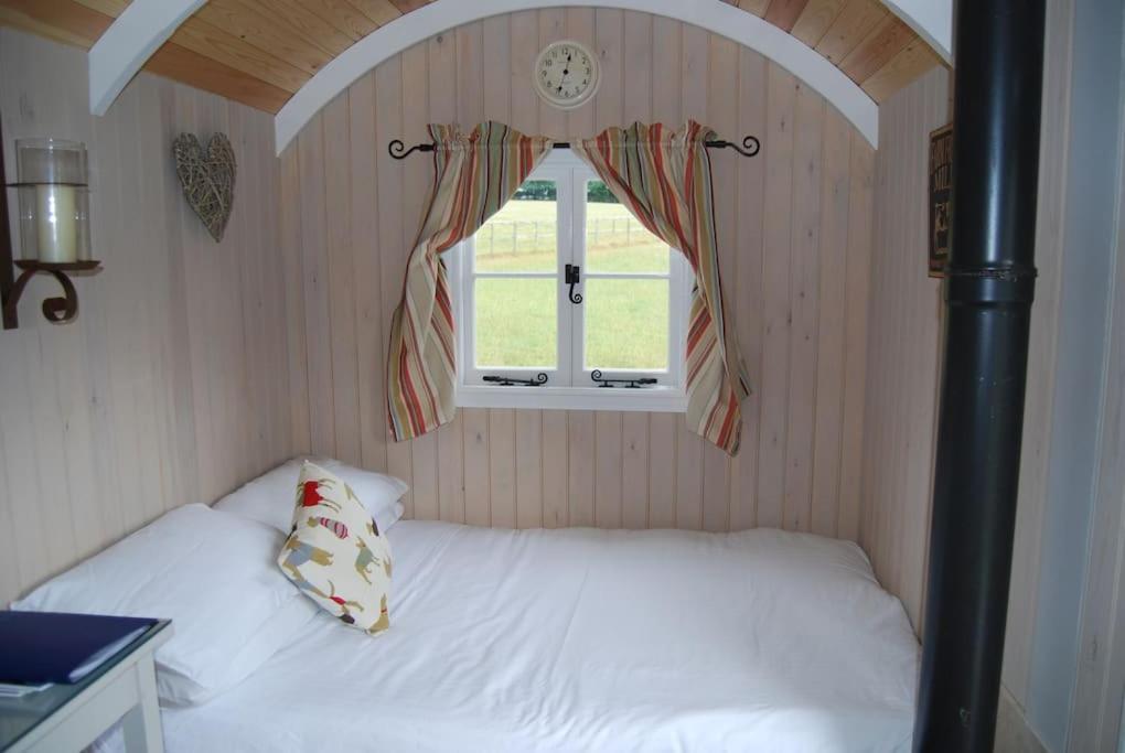 Skylark Shepherds Hut รอยัลทันบริดจ์เวลส์ ภายนอก รูปภาพ